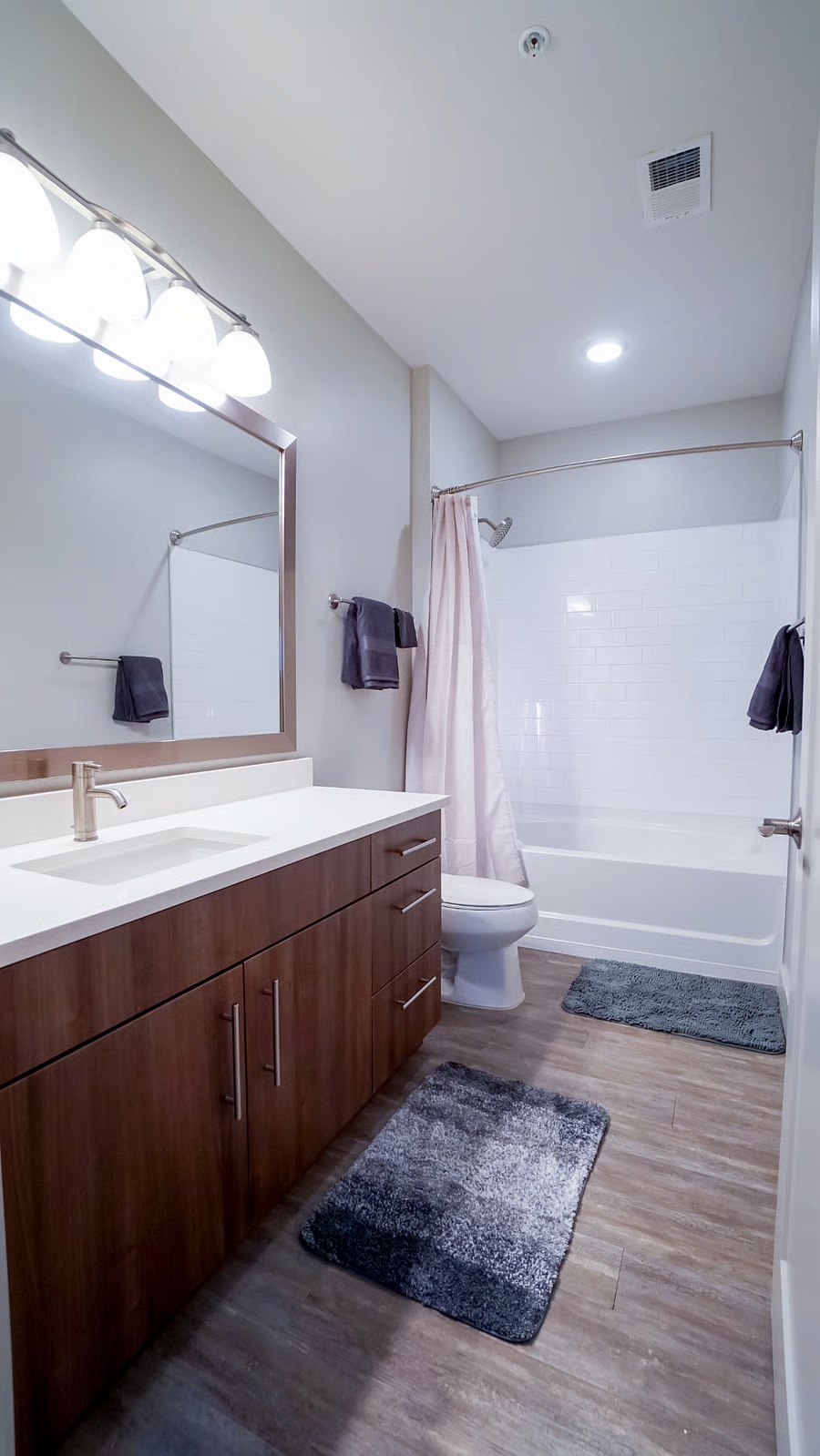 Downtown-Luxury-Flat_795533_1_58250451-full