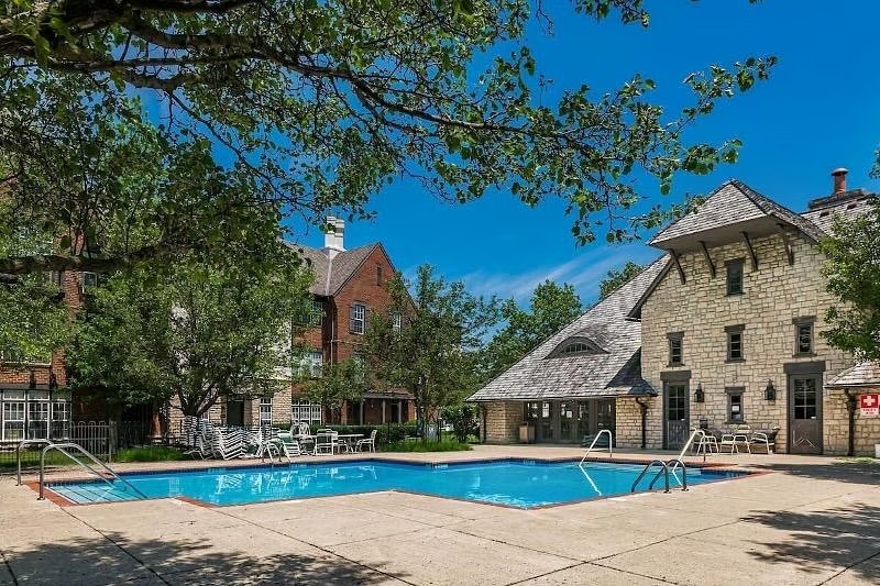 Luxury Top Floor Condo_474617_1_41431252-full