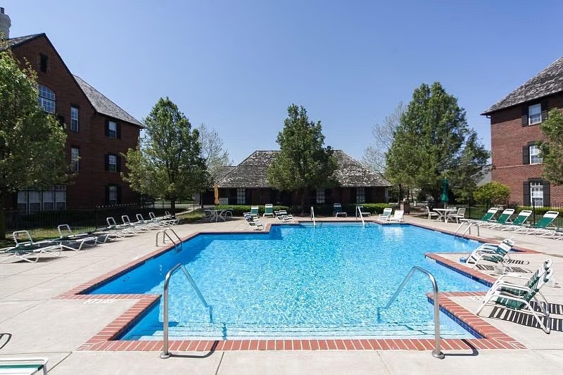 Luxury Top Floor Condo_474617_1_41431253-full