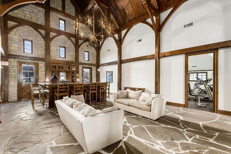 Luxury Top Floor Condo_474617_1_41431254-full
