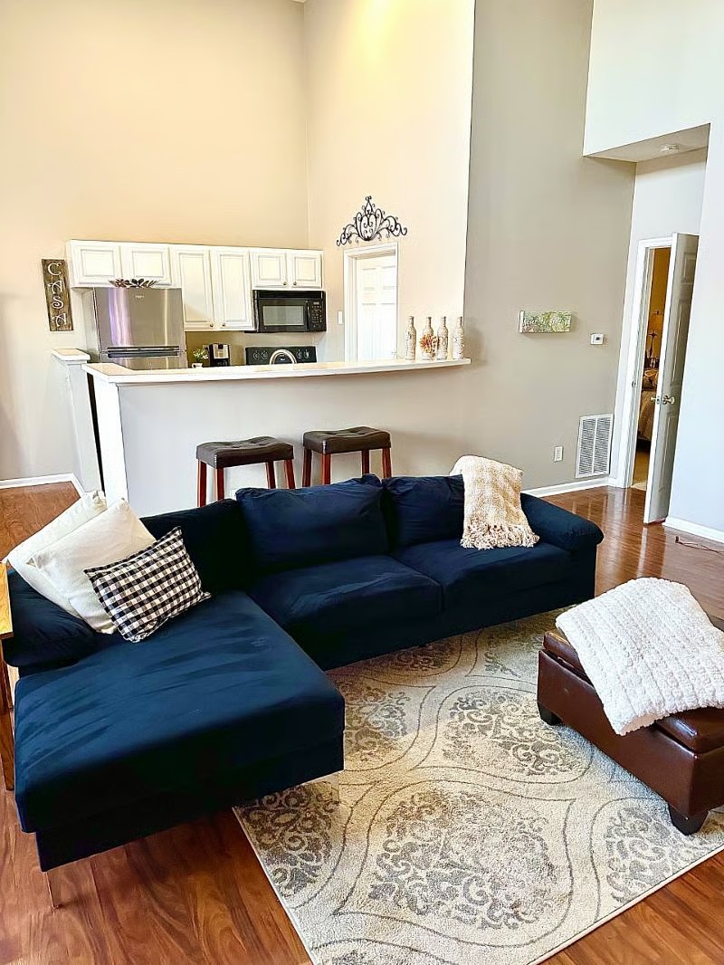 Luxury Top Floor Condo_474617_1_41431257-full