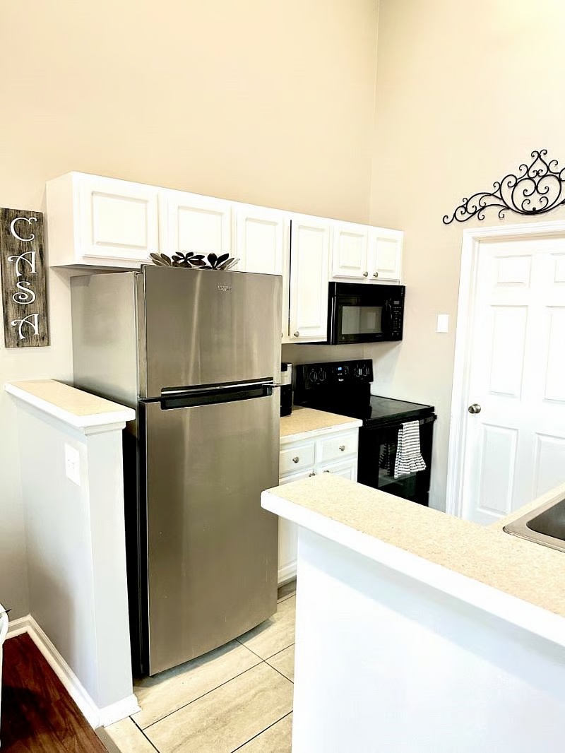 Luxury Top Floor Condo_474617_1_41431259-full