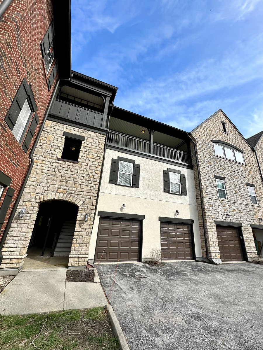 Luxury Top Floor Condo_474617_1_55544021-full