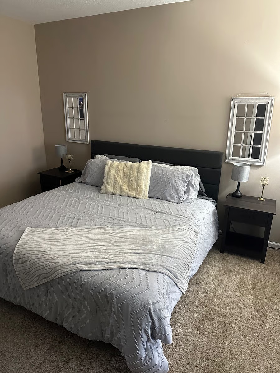Luxury Top Floor Condo_474617_1_61411491-full