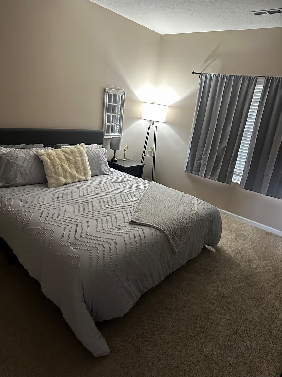 Luxury Top Floor Condo_474617_1_61411492-full